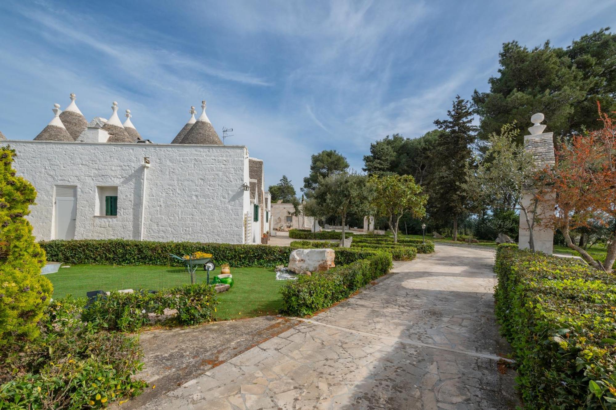 Trullo Degli Anelli In Masseria Cisternino Eksteriør billede