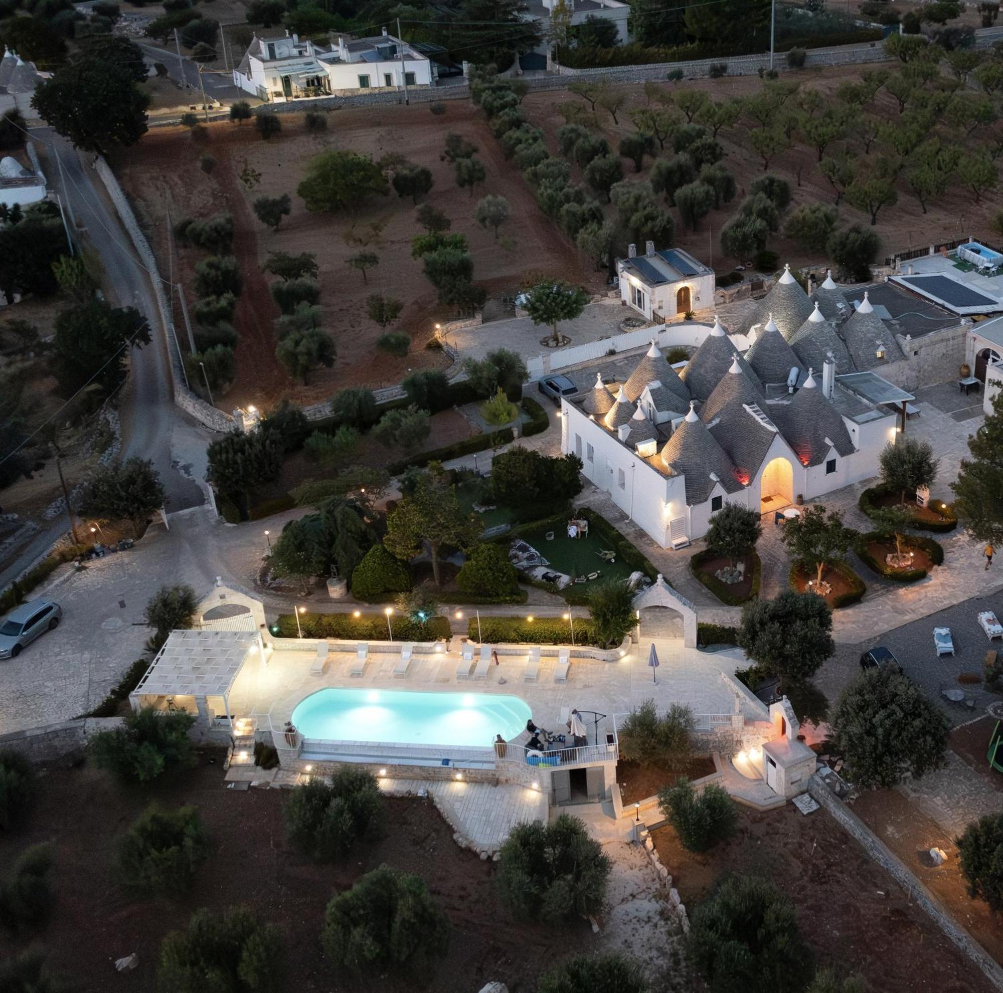 Trullo Degli Anelli In Masseria Cisternino Eksteriør billede